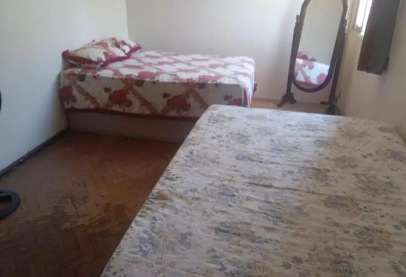 ホテル Hostel Leonardo Cinco Estrelas