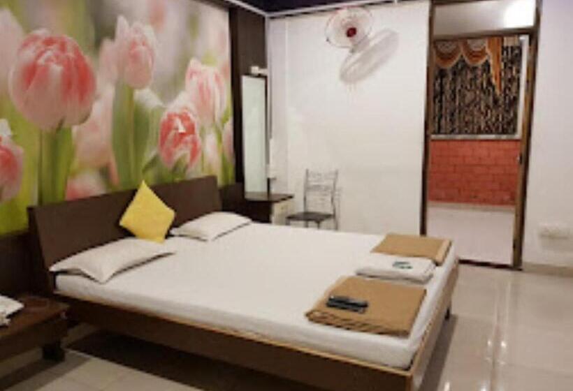 호텔 Maratha Palace,satara