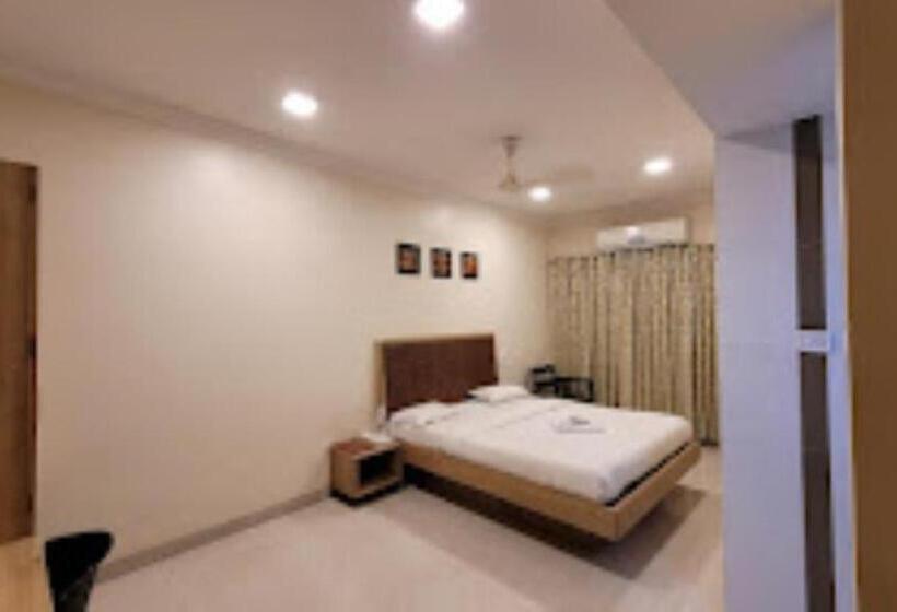 호텔 Maratha Palace,satara