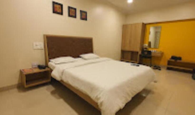 호텔 Maratha Palace,satara