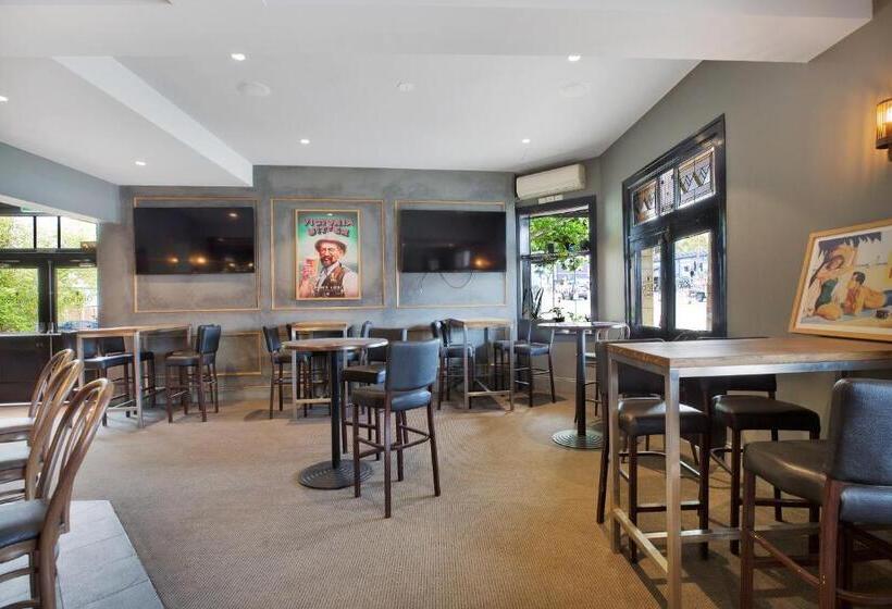 فندق Native Rose