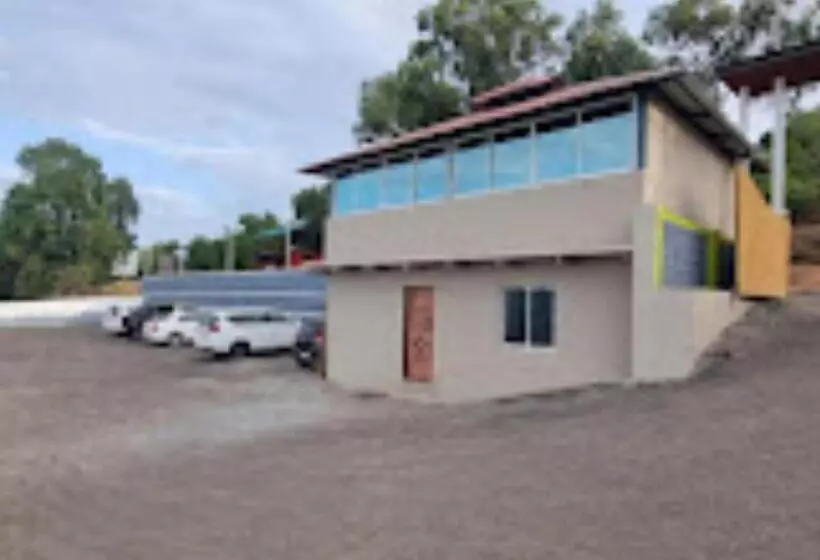 Hotelli Parte Hill Resort Satara