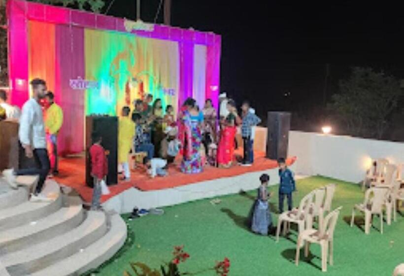 Отель Parte Hill Resort Satara