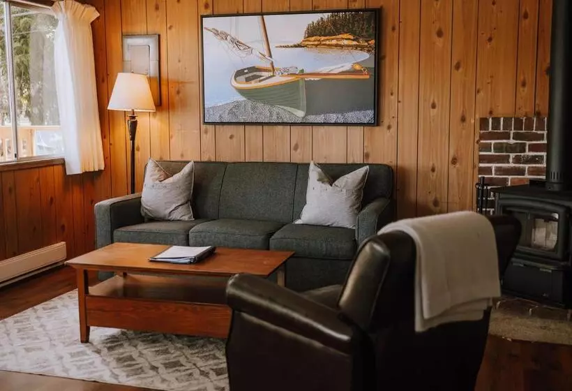 Page S Resort & Marina