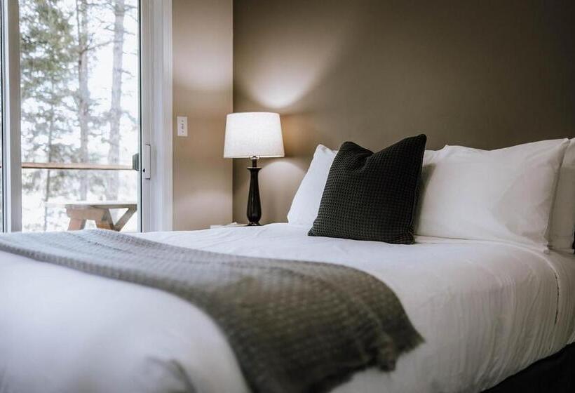 Page S Resort & Marina