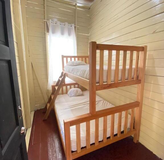 پانسیون Hostal Caribbean Beach