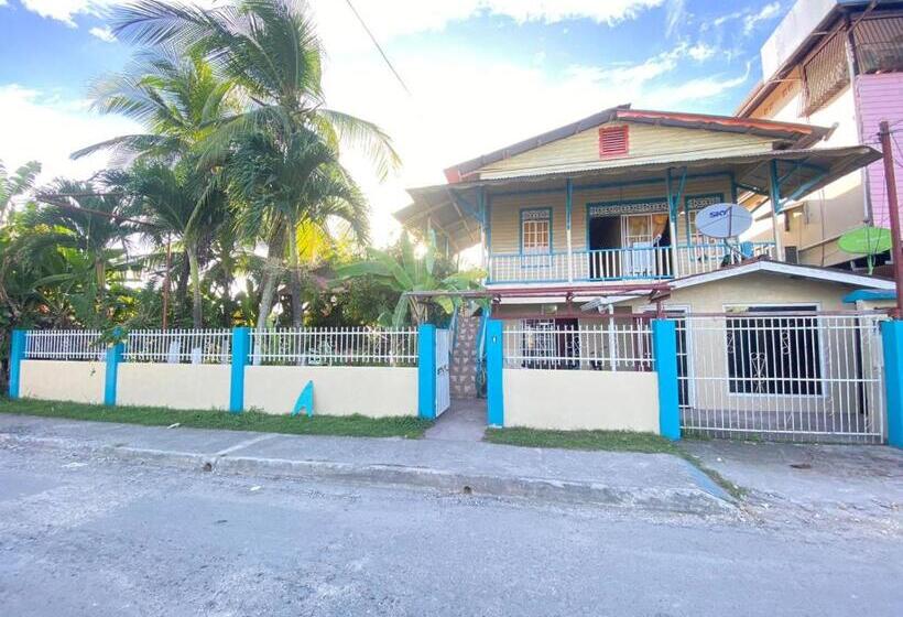 پانسیون Hostal Caribbean Beach