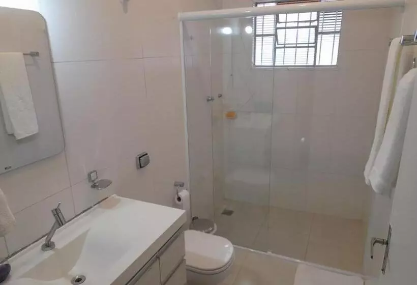 ペンション Quarto Com Quatro Camas De Solteiro
