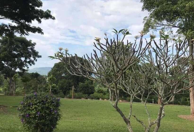 Lomakeskus Viewsuay Farsai Wangnamkaew