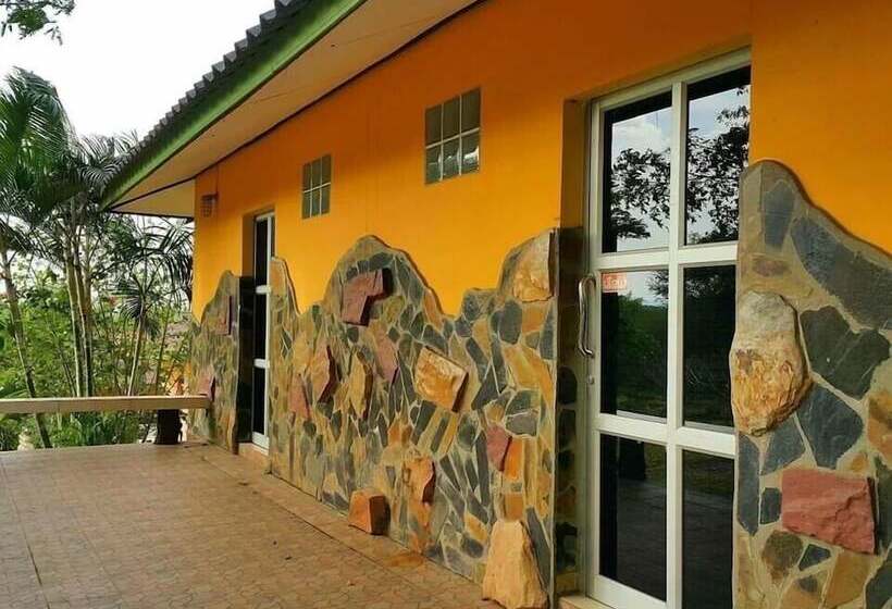 Lomakeskus Viewsuay Farsai Wangnamkaew