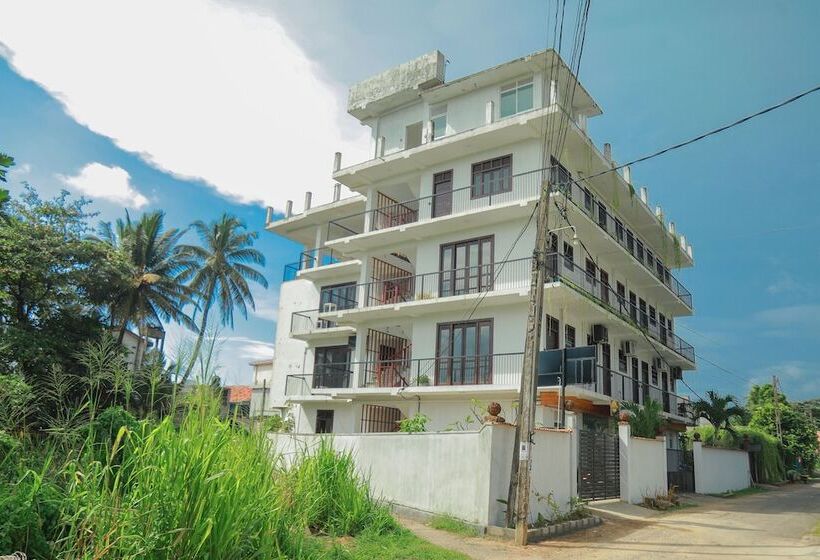 Travellers Hotel Hikkaduwa