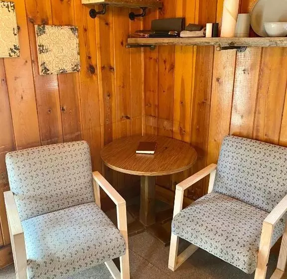 ユースホステル Cabin 8 At Horse Creek Resort