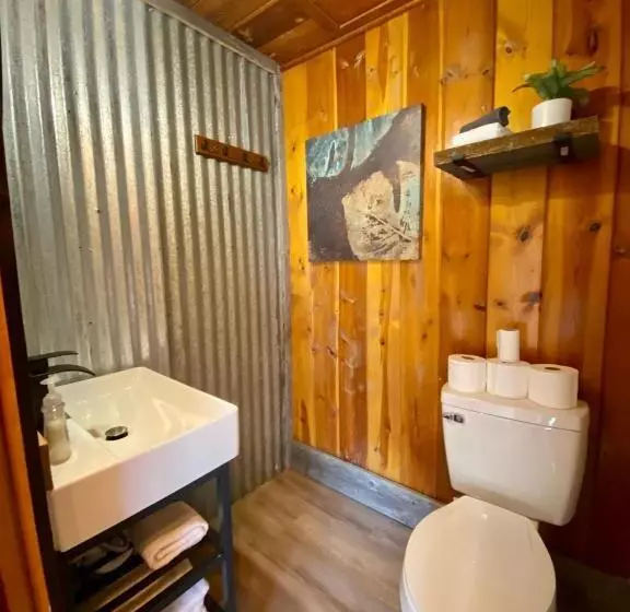 ユースホステル Cabin 8 At Horse Creek Resort