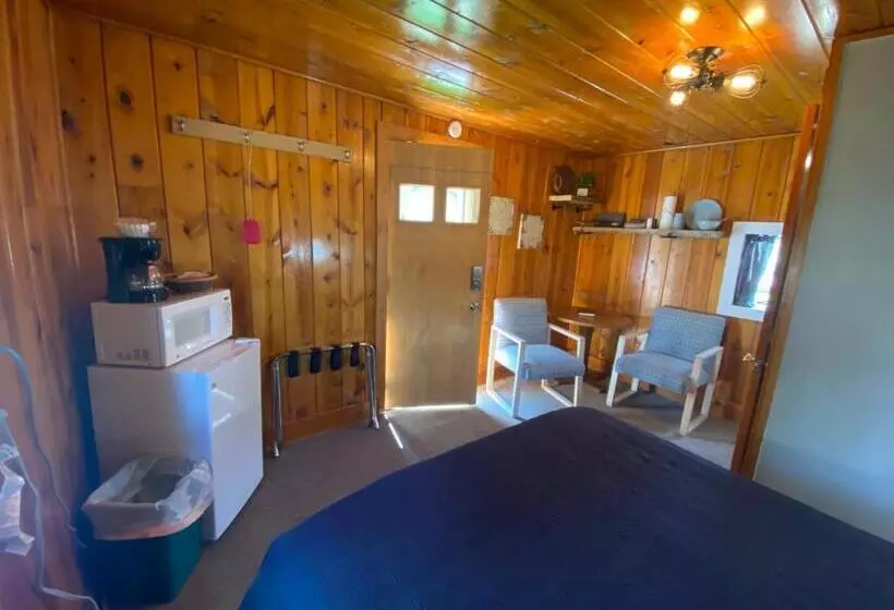 ユースホステル Cabin 8 At Horse Creek Resort