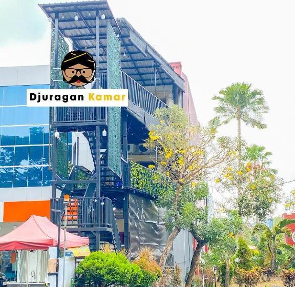 ユースホステル Djuragan Kamar Suhat