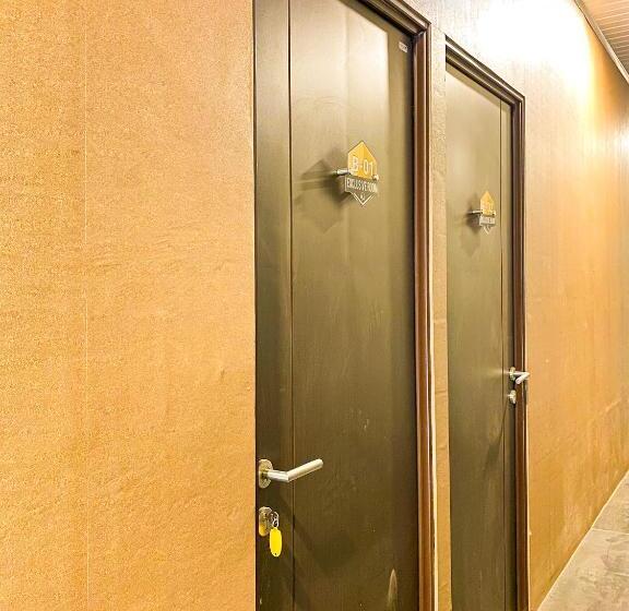 ユースホステル Djuragan Kamar Suhat