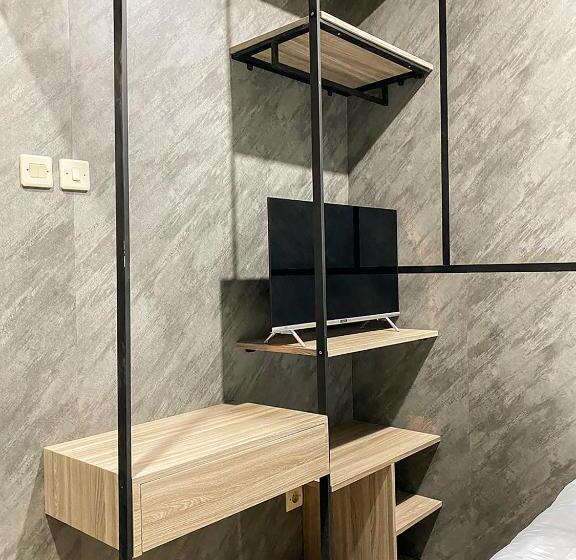 ユースホステル Djuragan Kamar Suhat