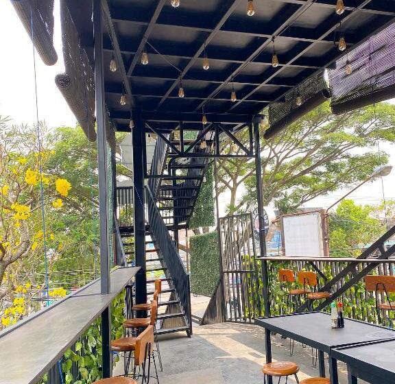 ユースホステル Djuragan Kamar Suhat