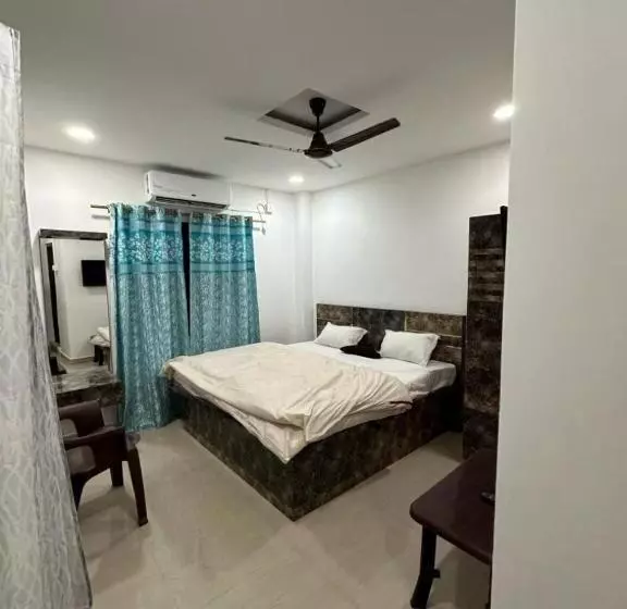 ホテル Always Living Jorhat