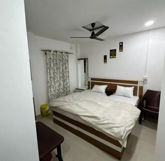 ホテル Always Living Jorhat