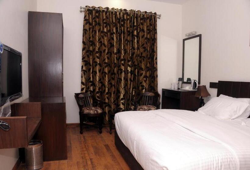 Hotel Prems Paradise