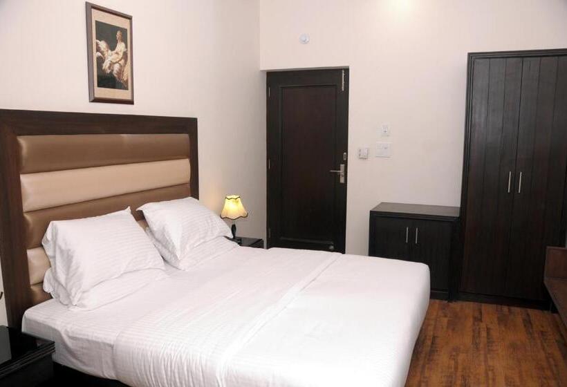 Hotel Prems Paradise