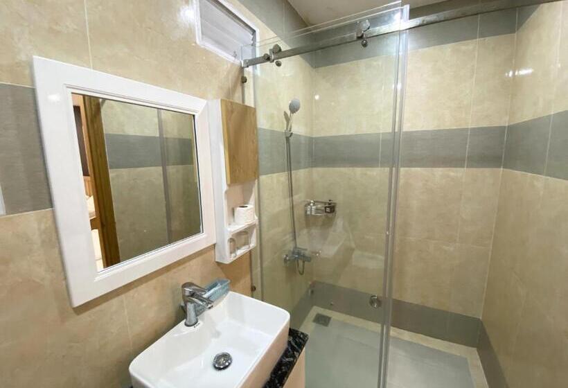 Jolilian Hotel & Apartment