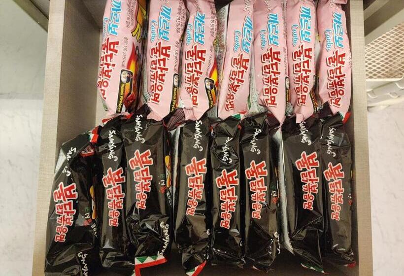 פנסיון Oreum Stay Myeongdong   Female Only