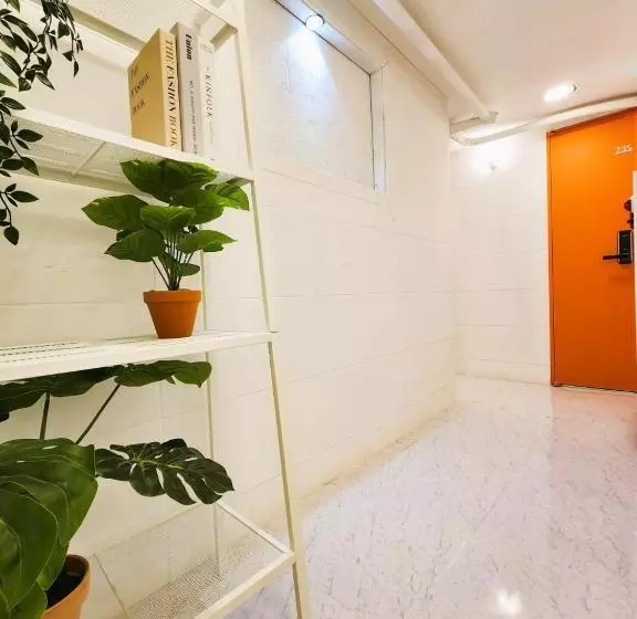 ペンション Oreum Stay Myeongdong   Female Only