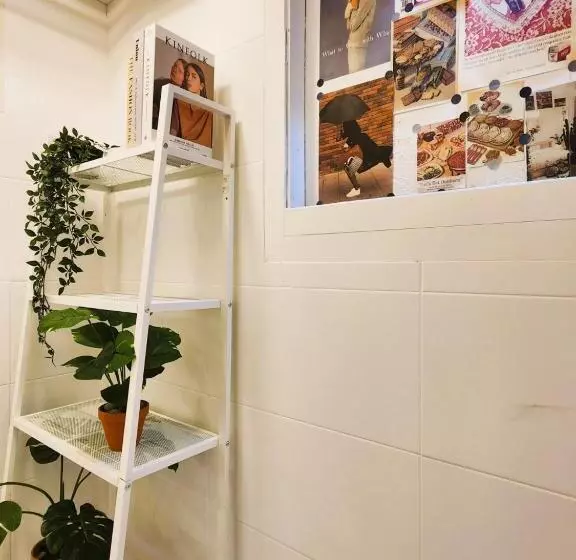 ペンション Oreum Stay Myeongdong   Female Only