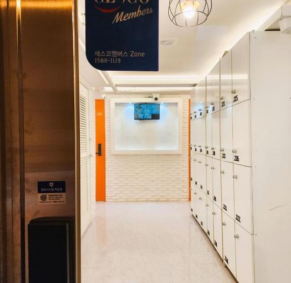 פנסיון Oreum Stay Myeongdong   Female Only