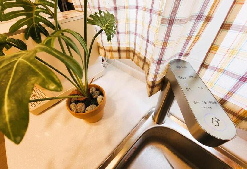 פנסיון Oreum Stay Myeongdong   Female Only