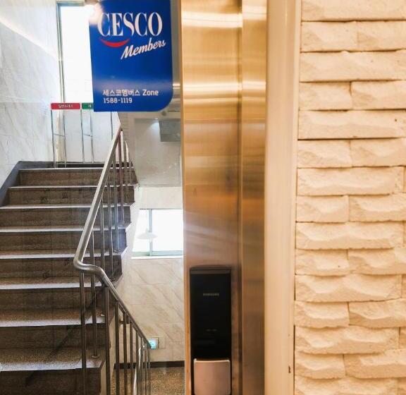 פנסיון Oreum Stay Myeongdong   Female Only