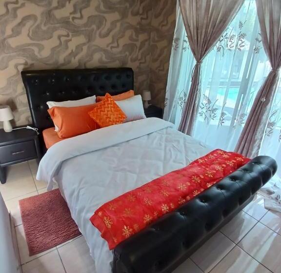 פנסיון Sbukosezwe Guest House