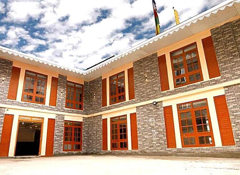 Tropical Hotel & Spa