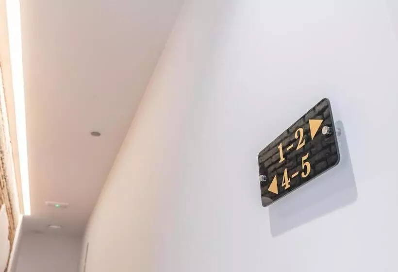 Chic & Comfortable Apartment, Private Terrace