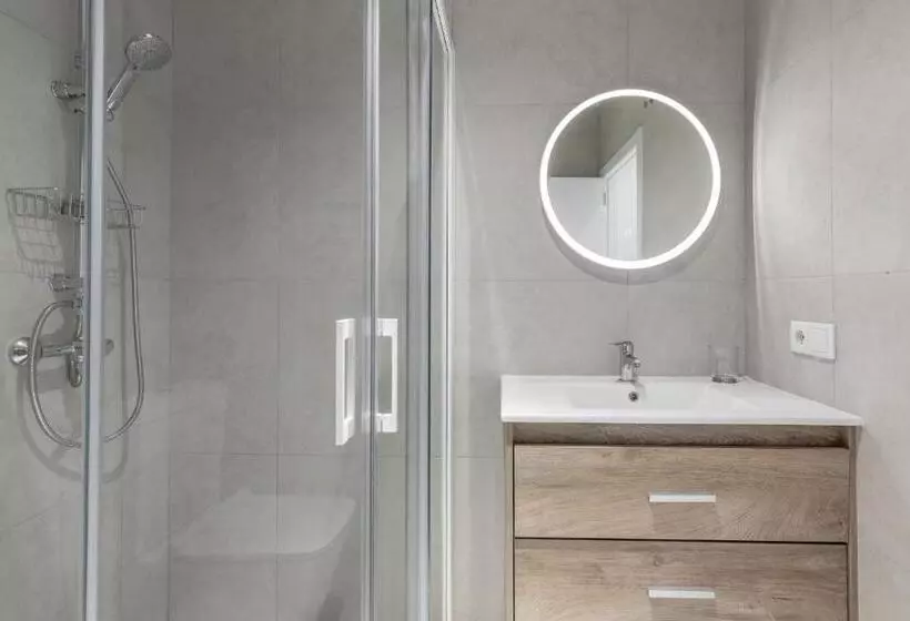 Chic & Comfortable Apartment, Private Terrace