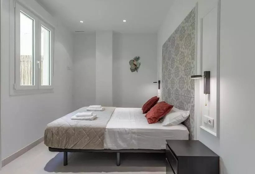 Chic & Comfortable Apartment, Private Terrace