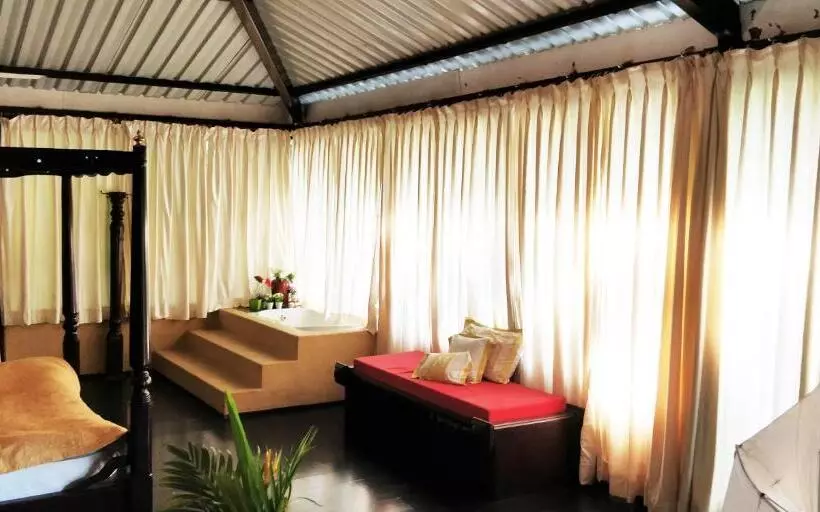 Hotelli Aranya Phansad Resort