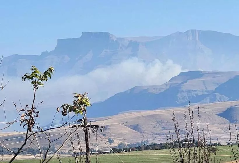 ホテル Drakensberg Rise Retreat