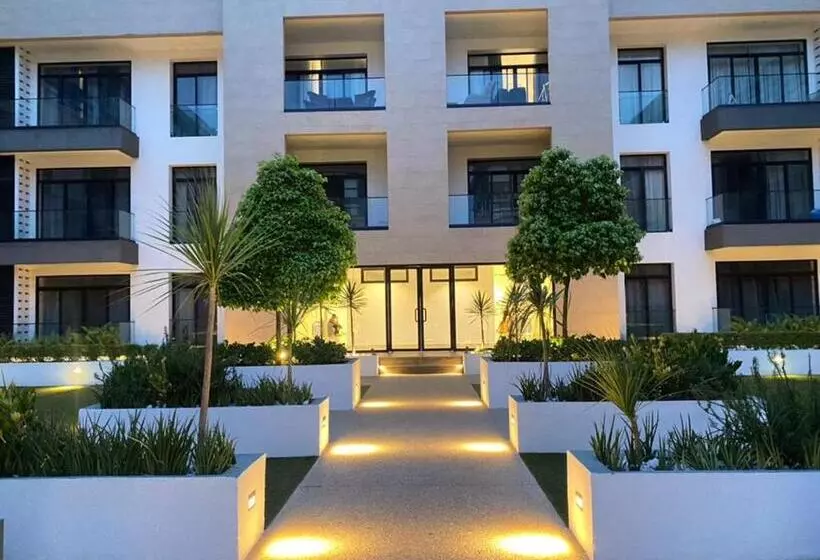 ホテル Embassy Garden