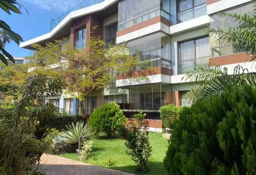 ホテル Embassy Garden