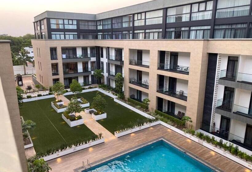 ホテル Embassy Garden