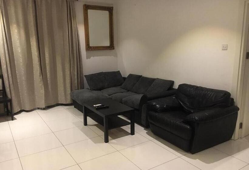 ホテル Embassy Garden