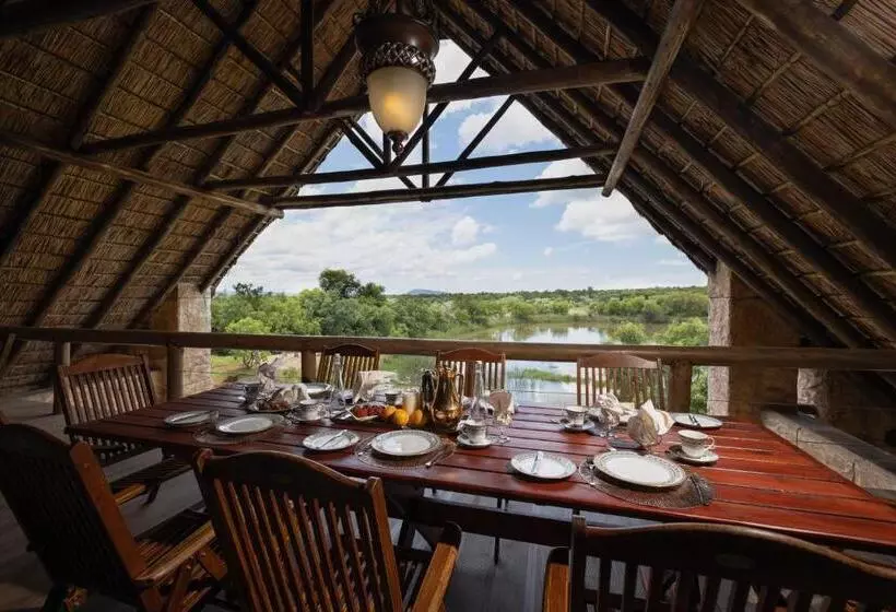 ホテル Kingfisher Villa In Mabula Game Reserve