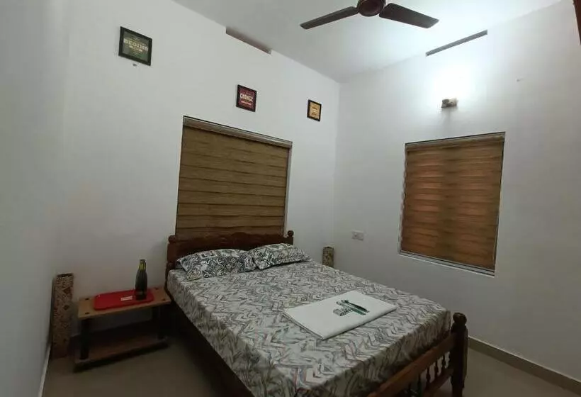 ホテル Poonkavanam Villa
