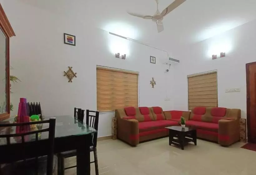 ホテル Poonkavanam Villa
