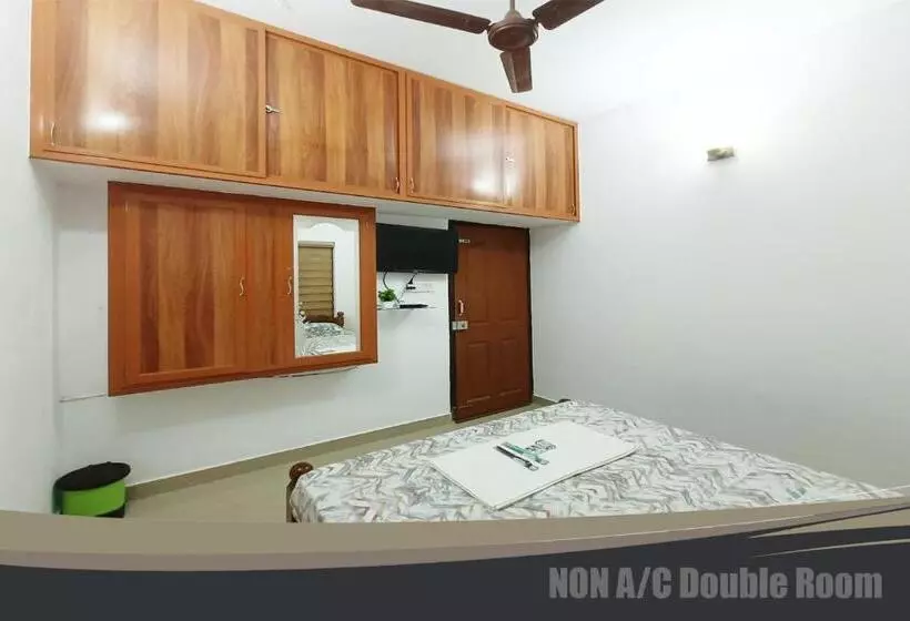 ホテル Poonkavanam Villa