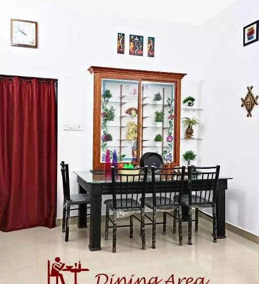 ホテル Poonkavanam Villa