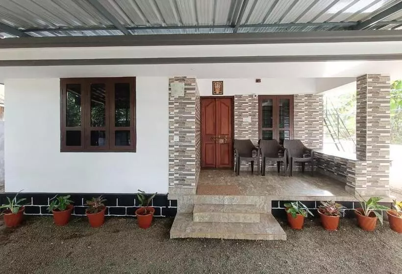 ホテル Poonkavanam Villa